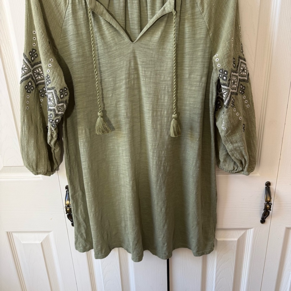 J.Jill Olive Green Boho Embroidered 3/4 Sleeve Tunic Top Tassel V-Neck Size S - Picture 5 of 11